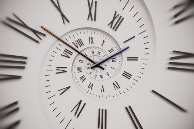 Das Bild zeigt eine schneckenförmige Uhr und versinnbildlicht das Thema »Slow Sex«.
